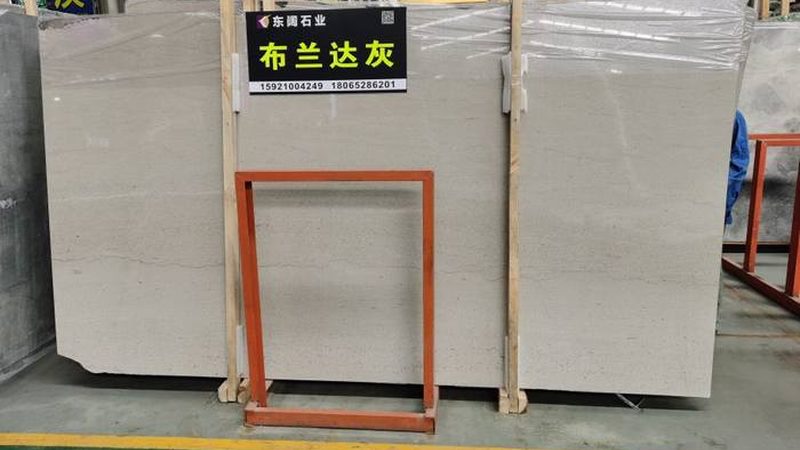 大理石餐桌VS花岗岩餐桌：材质差异与选购要点**